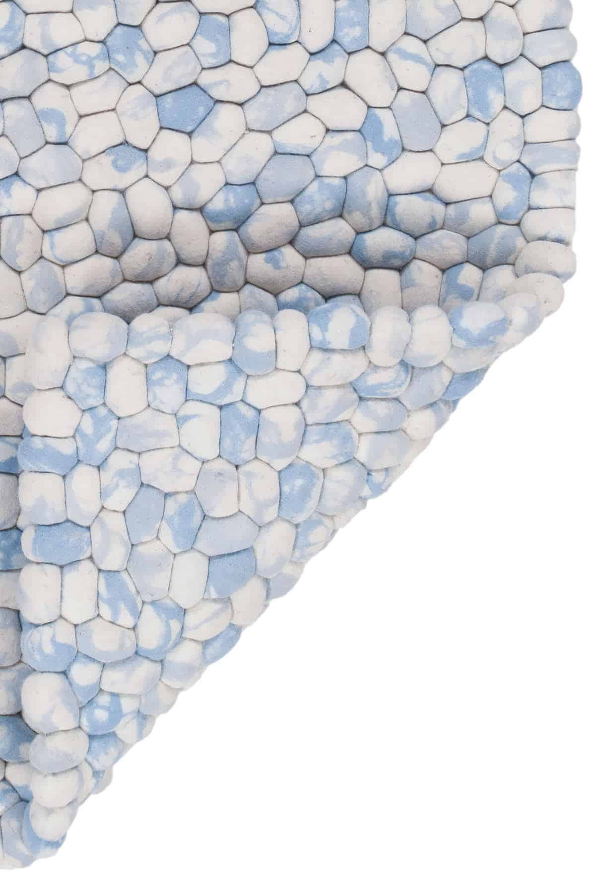 שטיח חלוקי נחל תכלת