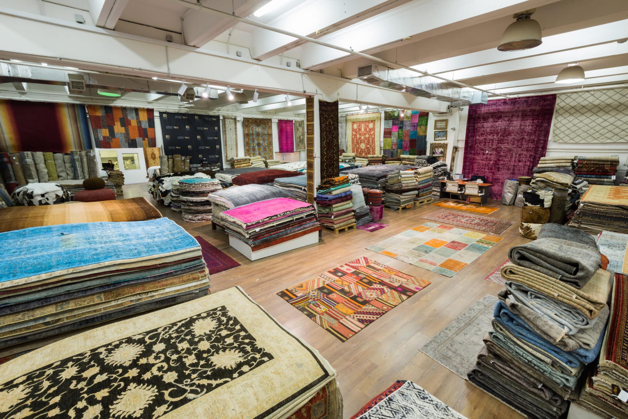 צמר שטיחים יפים - סניף ראשון לציון