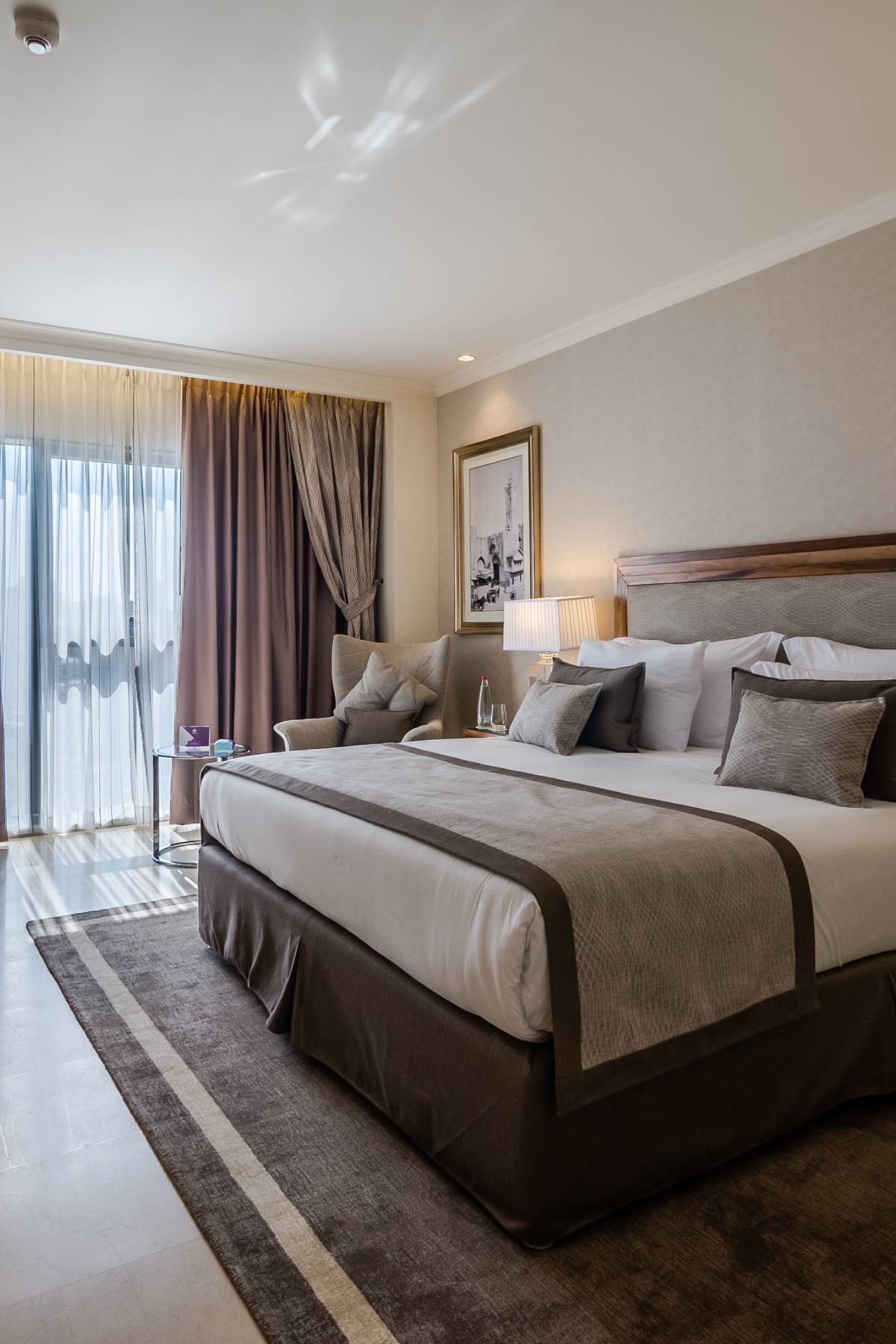 שטיח אנג'לו חום לבן