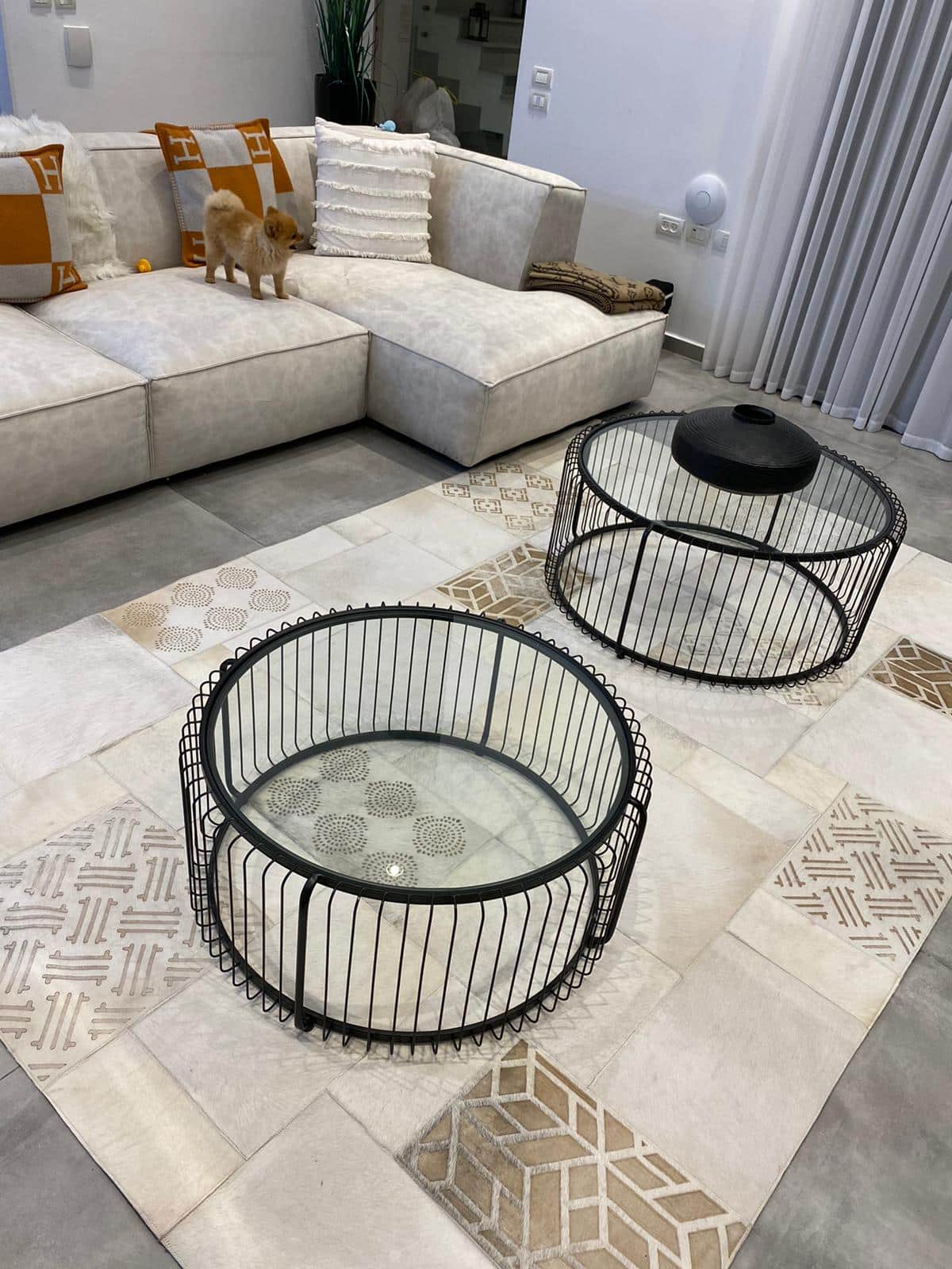 שטיח חום לבן עור פרה 02