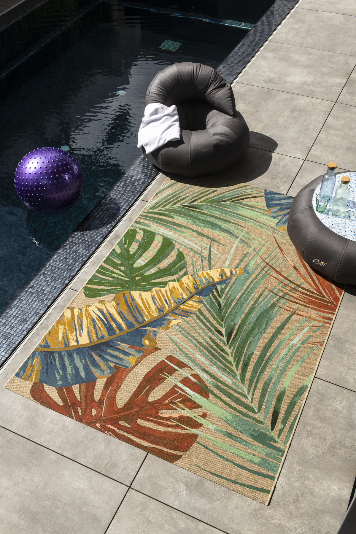 שטיח דומאני אאוטדור EQUATO בז' צבעוני